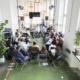 Zwanzig Personen (der Arbeitskreis Connecting Smart Music Cities and Regions) sitzen im Kreis und diskutieren bei der Konferenz Most Wanted: Music 2019